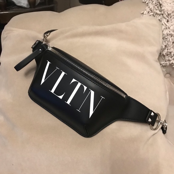 Valentino Garavani belt bag - Picture 1 of 15